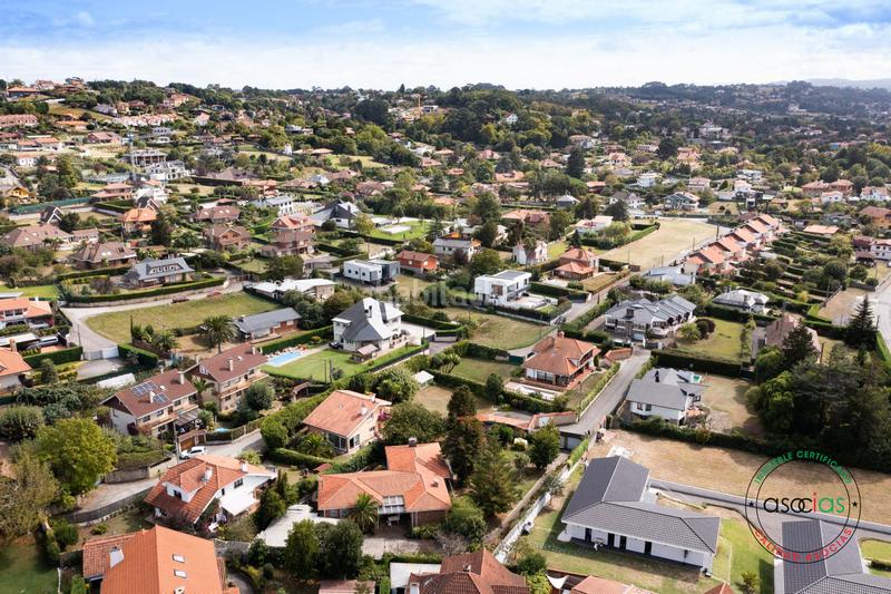 Foto 2854c2d8-b8a3-42cd-9cff-cf9695021726. Casa con riscaldamento parcheggio in Somió Gijón