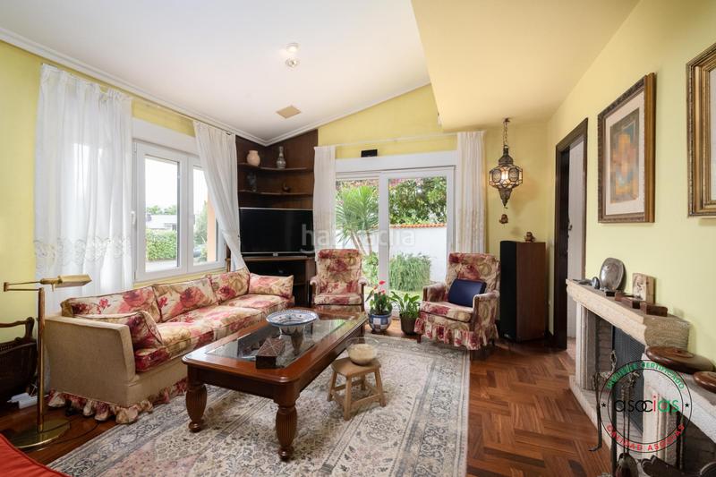 Foto 5229395f-50a8-4396-9e9a-e91bbf82d14d. Casa con riscaldamento parcheggio in Somió Gijón