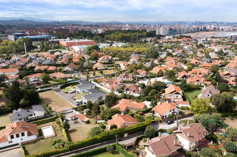 Foto b0a95b51-4adb-4f85-a888-77e1145c0618. Casa con riscaldamento parcheggio in Somió Gijón