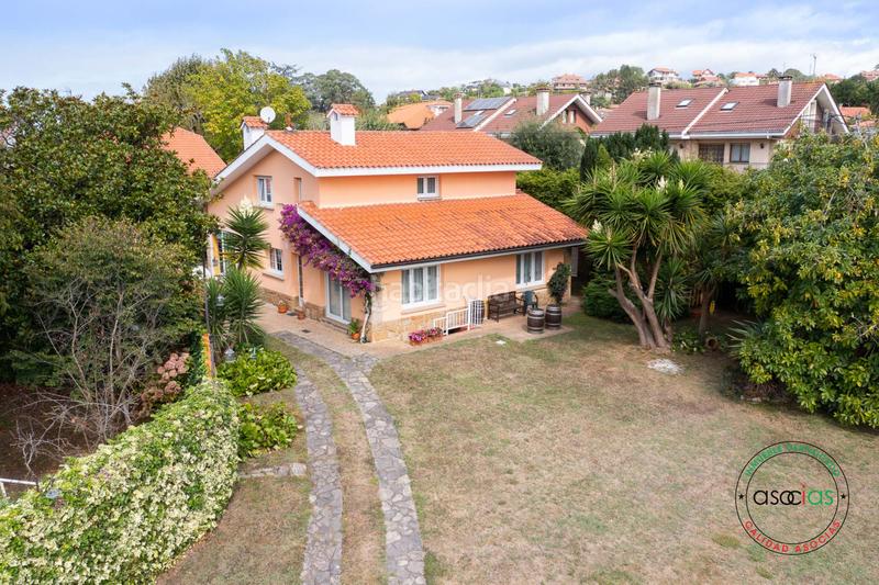 Foto bcab28bd-e095-49f0-8aa3-6dc7bd0e4440. Casa con riscaldamento parcheggio in Somió Gijón