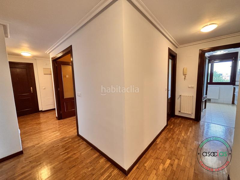 Foto 4597d80e-b73b-4bf0-a1fd-74106af66fcf. Piso  seminuevo en venta en Roces con garaje y trastero en Gijón
