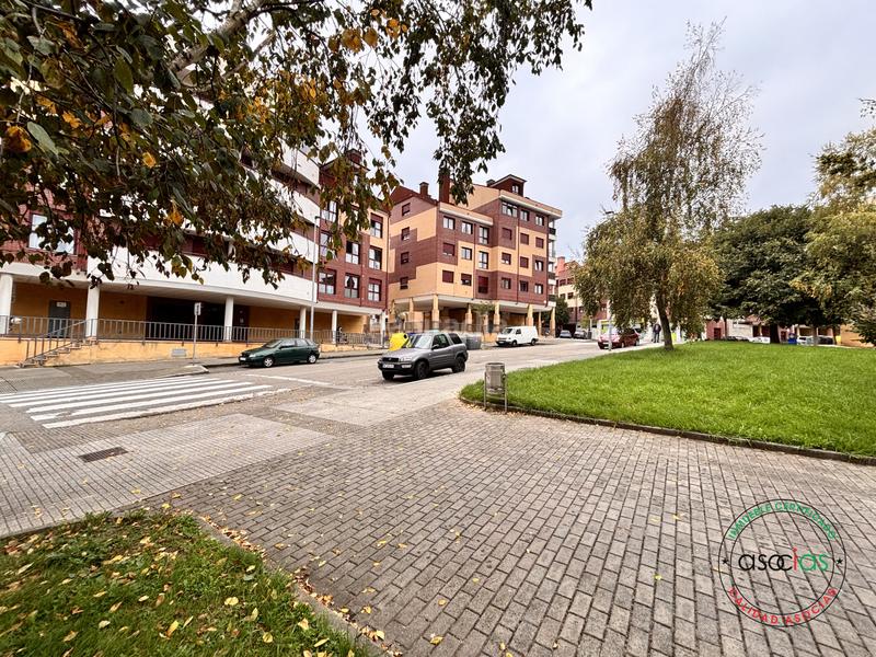 Foto d18fe11d-08d5-4d7d-a504-84ad7415f66f. Piso  seminuevo en venta en Roces con garaje y trastero en Gijón