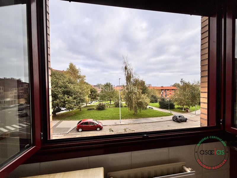 Foto f0bb5282-1664-47d5-b0b7-2b2eb6d10c73. Piso  seminuevo en venta en Roces con garaje y trastero en Gijón