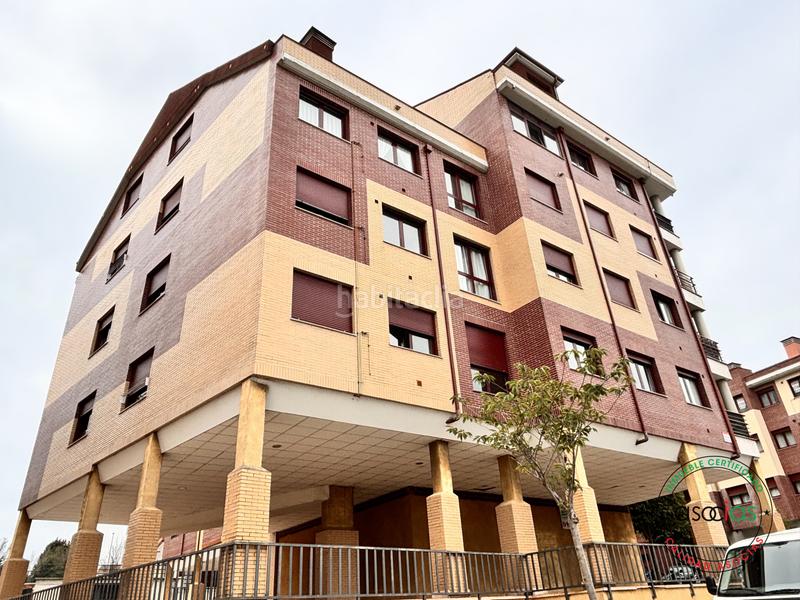Foto f7fa4eb1-fa4b-4cf6-a4c6-4ae038c3adb6. Piso  seminuevo en venta en Roces con garaje y trastero en Gijón