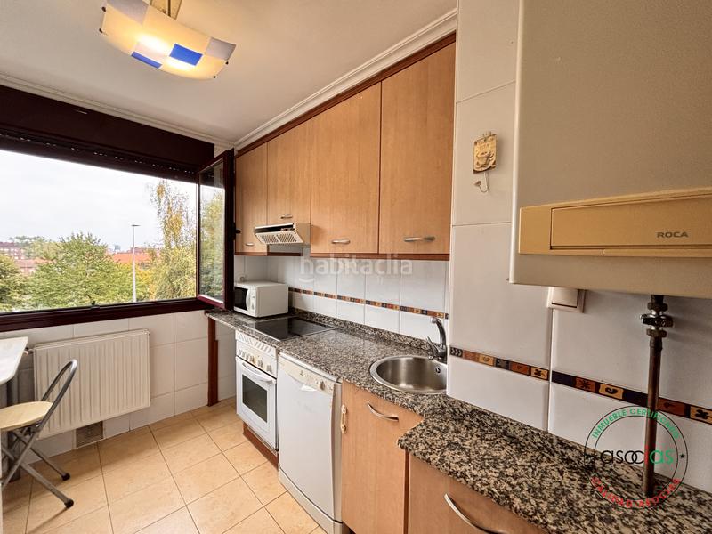 Foto fc1a7d08-bbae-4467-8038-918e80ab44a0. Piso  seminuevo en venta en Roces con garaje y trastero en Gijón