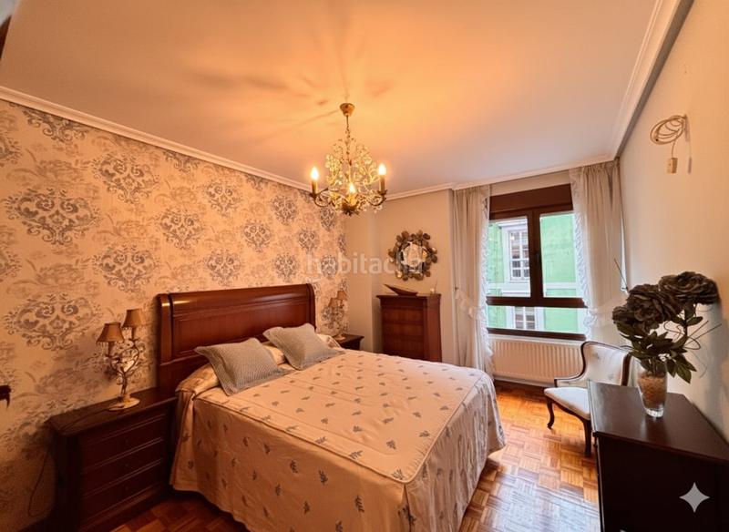 Foto e46bdc15-1572-4140-a26a-65e640b7e313. Alquiler piso lado plazuela san miguel buen piso amueblado con garaje y trastero en Gijón