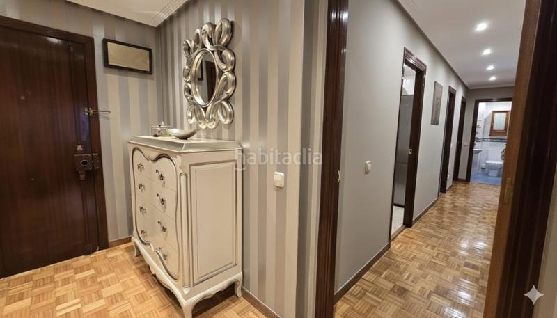 Foto 1091cf7a-aa01-4299-a477-7c9bdec9aa2c. Miete etagenwohnung mit parking in Centro Gijón