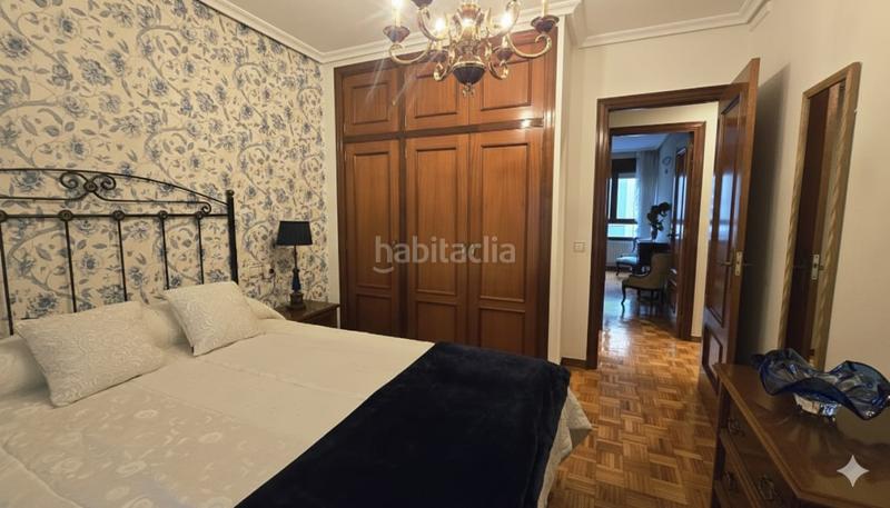 Foto 2504a4e2-4343-4333-abe6-b0ee91677496. Rent flat with parking in Centro Gijón