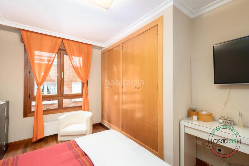 Foto 536b76f0-d35d-4811-b22e-7b868fd889cd. Pis amb calefacció aparcament a Llano Gijón