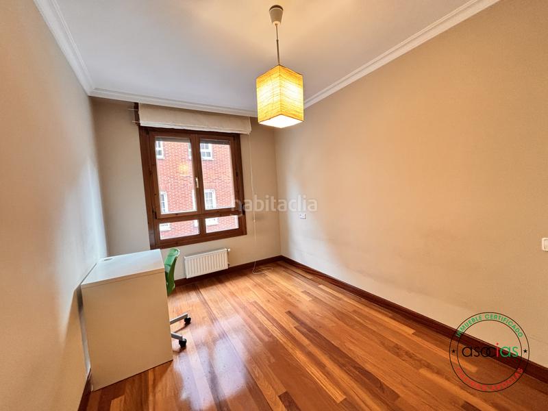 Foto f4c3a9e4-6471-4458-9435-28f62e1f1853. Pis amb calefacció aparcament a Llano Gijón