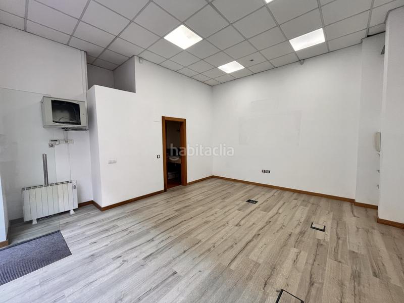 Foto 90111c37-8d07-41f0-bf21-df5ed1a974b0. Alquiler local comercial lado plazuela san miguel magnifico local seminuevo en alquiler en Gijón