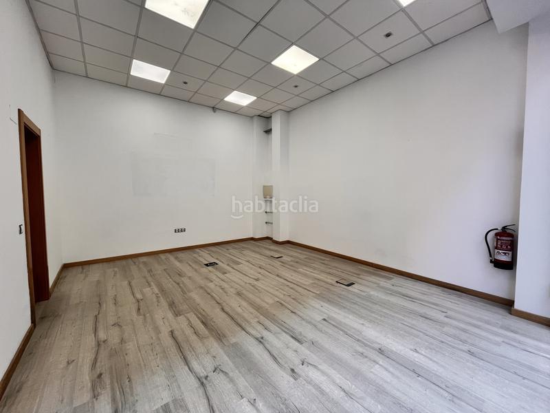 Foto d0bc4709-4847-47d0-b51c-94136a356918. Alquiler local comercial lado plazuela san miguel magnifico local seminuevo en alquiler en Gijón