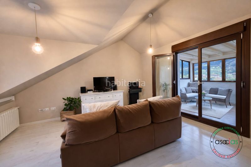 Foto 1ac6d446-5691-49df-b635-d02f4427a388. Casa adossada amb calefacció aparcament a Santa Marina - Polígono Mieres