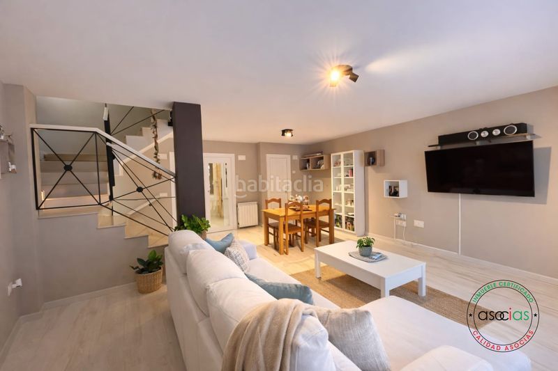 Foto 3e336864-7c53-4bbb-bde9-1e89ed951d1f. Casa adossada amb calefacció aparcament a Santa Marina - Polígono Mieres