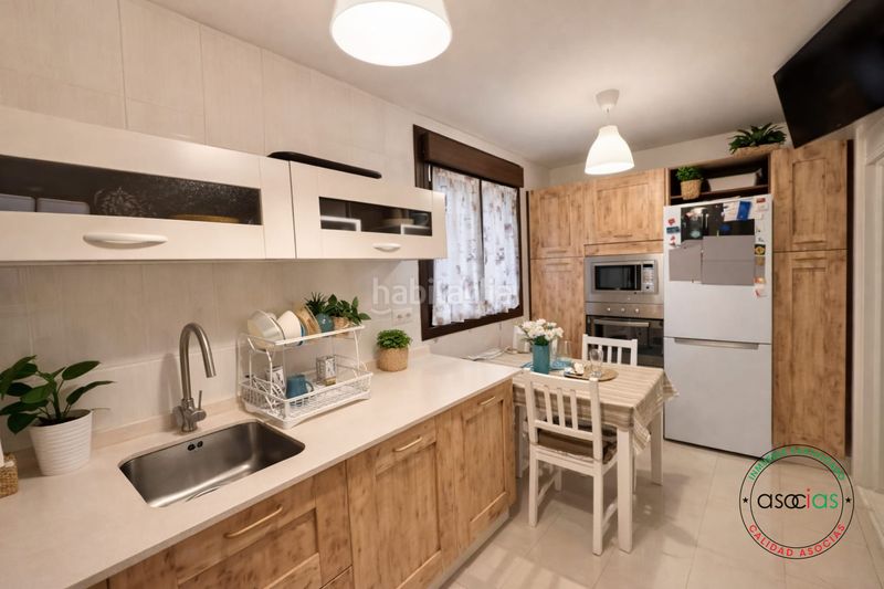 Foto 71957369-af2a-47f3-8f82-280ad8055b4a. Casa adossada amb calefacció aparcament a Santa Marina - Polígono Mieres