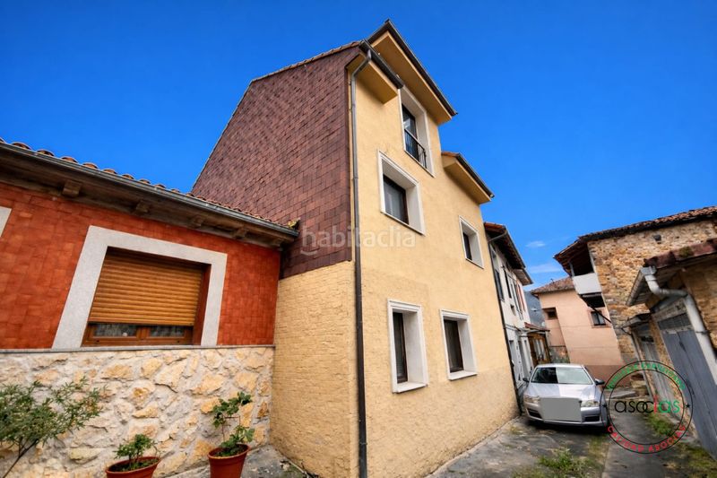 Foto 7ef12c11-4b79-4487-84c6-621662b49407. Casa adossada amb calefacció aparcament a Santa Marina - Polígono Mieres