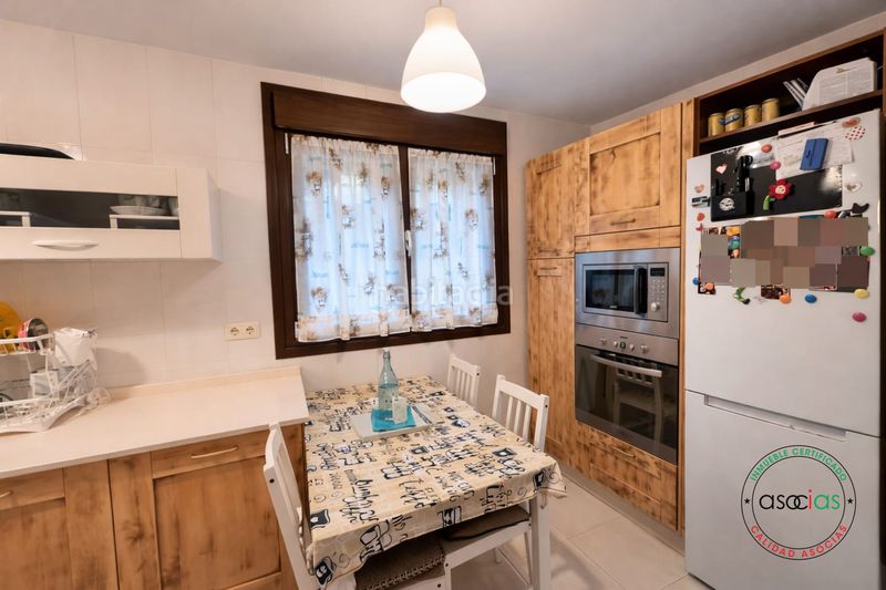 Foto 92714a8c-5304-40c9-8e4d-3581218e3f10. Casa adossada amb calefacció aparcament a Santa Marina - Polígono Mieres