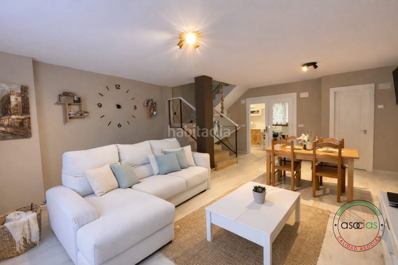 Foto c5d8a02a-565e-4ce9-bd11-1a4ddb7521b5. Casa adossada amb calefacció aparcament a Santa Marina - Polígono Mieres