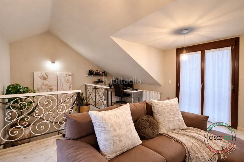 Foto d2742daf-f184-4a04-a959-5c9580be023f. Casa adossada amb calefacció aparcament a Santa Marina - Polígono Mieres