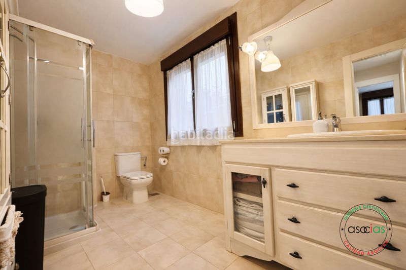 Foto f83ae89b-e84e-47ff-b5f3-63d1053392ba. Casa adossada amb calefacció aparcament a Santa Marina - Polígono Mieres