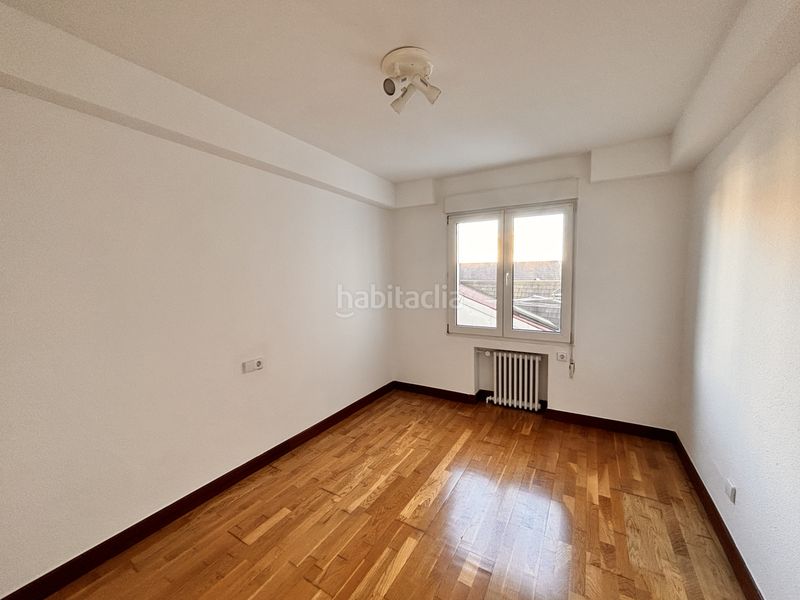 Foto 2104f2a3-f3a9-4af0-88e8-f5e90edf09b1. Lloguer pis amb calefacció aparcament a Centro Gijón