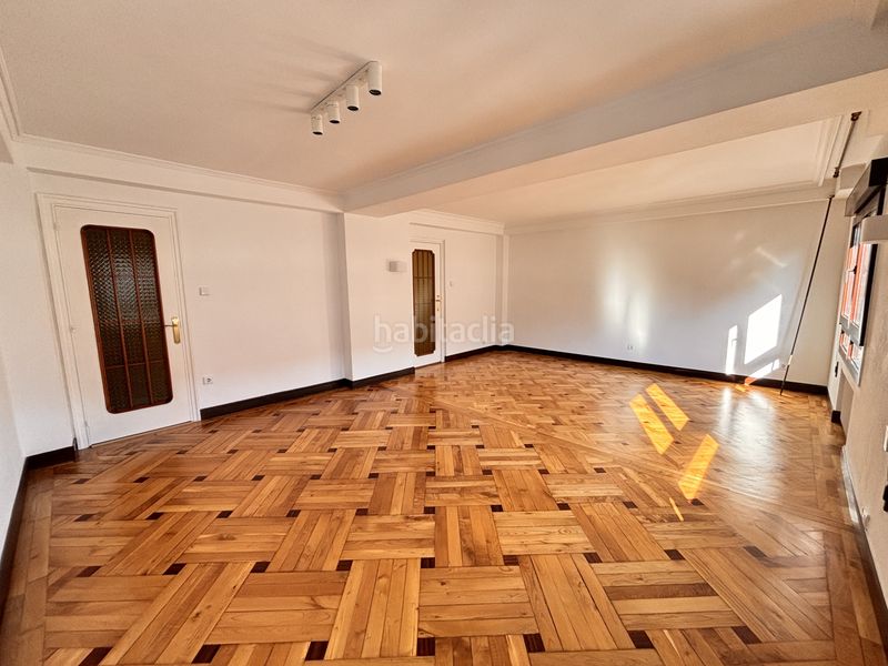 Foto 2fdf8e66-d5fa-4820-a4eb-7af3fe3f394d. Lloguer pis amb calefacció aparcament a Centro Gijón