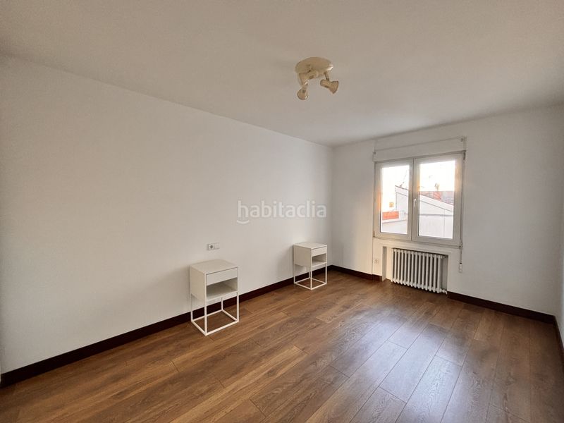 Foto a3087056-af58-40c6-a1db-8df295ec1c9a. Lloguer pis amb calefacció aparcament a Centro Gijón