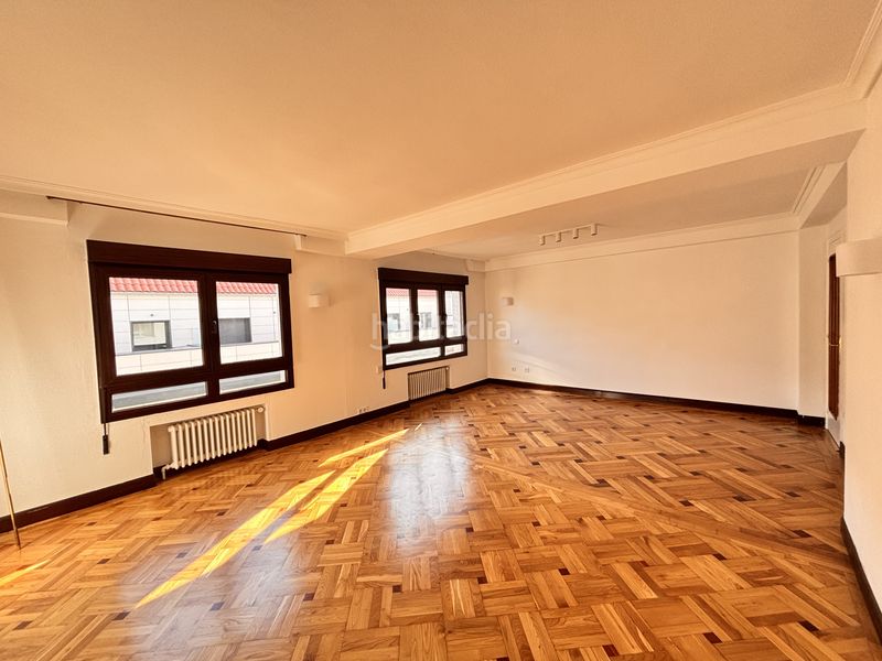 Foto c6649228-c124-420d-8a20-46b02e2103dc. Lloguer pis amb calefacció aparcament a Centro Gijón