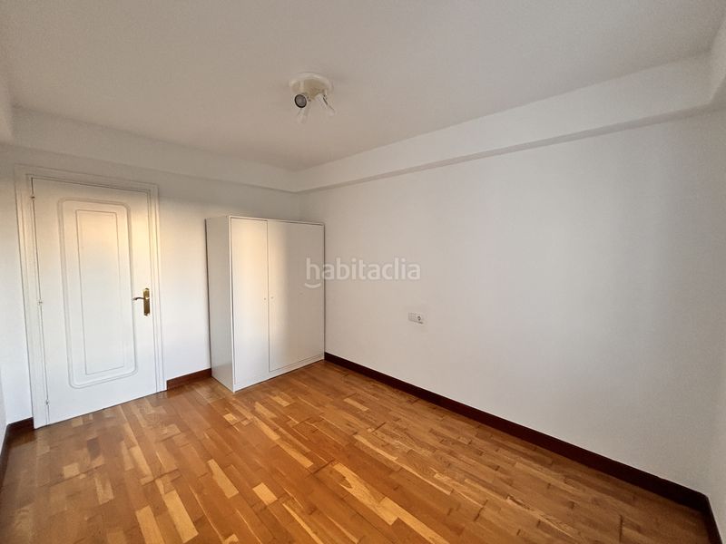 Foto ea88fb37-6236-4b14-b3aa-2a69b41b6611. Lloguer pis amb calefacció aparcament a Centro Gijón