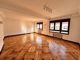 Lloguer Pis  Dindurra. En la plazuela san miguel , presentamos este impresionante piso