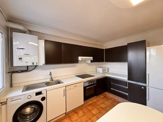 Rent Flat  Dindurra. En la plazuela san miguel , presentamos este impresionante piso