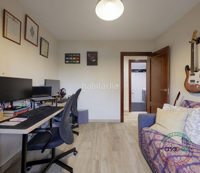 Foto c78973aa-71ad-42d3-aa11-fe290eb640ae. Pis amb calefacció aparcament a Pumarín Gijón