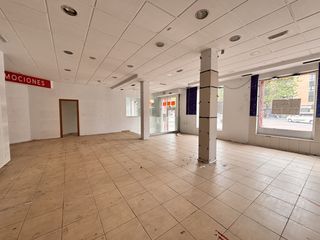 Lloguer Local Comercial  Av principe de asturias. Cuatro caminos la calzada local en alquiler