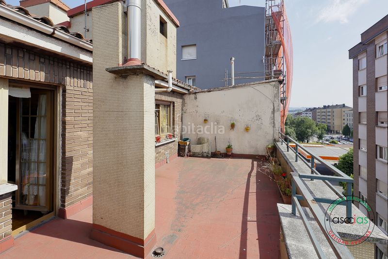 Foto 1a466b49-af50-44c2-8280-498bb906517d. Àtic a La Calzada Gijón