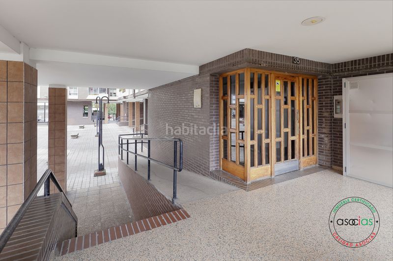 Foto f79ae4c0-20bc-4e35-adf3-f6568c57d3aa. Pis amb calefacció aparcament a El Polígono Gijón