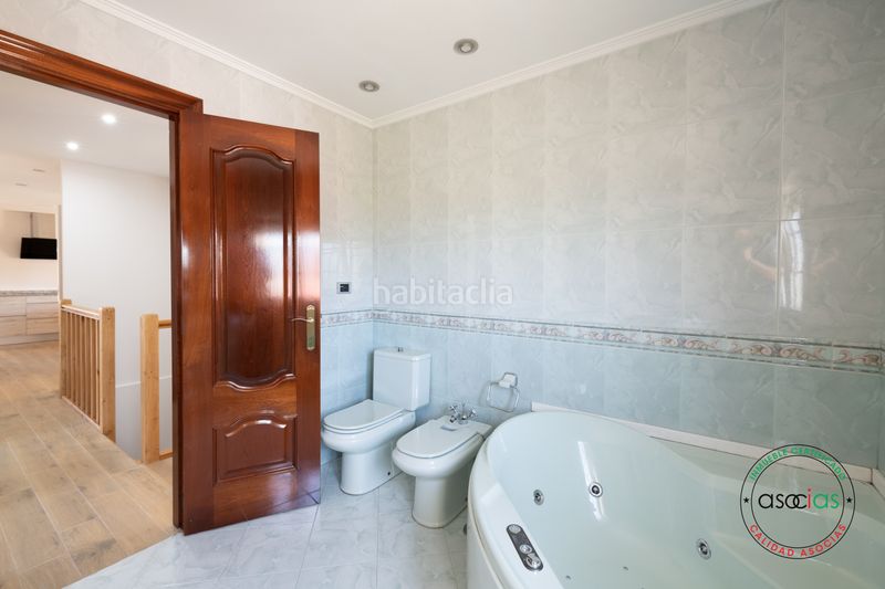 Foto 1edd4ec5-5872-4923-a928-05d62bb1d932. Casa amb calefacció aparcament a Cabueñes Gijón