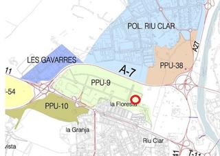 Industrial plot in Carrer de l'arquebisbe josep pont i gol 31. Terreno en venta