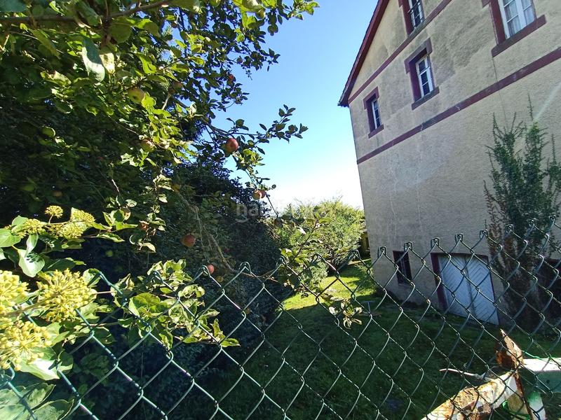 Foto c5f623cc-2021-4022-af1c-3c70eb8afcef. Terreno residencial en avenida conde santa bárbara 16 en Siero