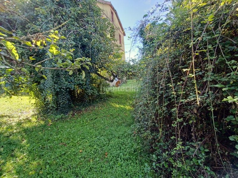 Foto f9435e40-7a8e-4bc6-9036-87446041fe34. Terreno residenziale in avenida conde santa bárbara 16 in Siero