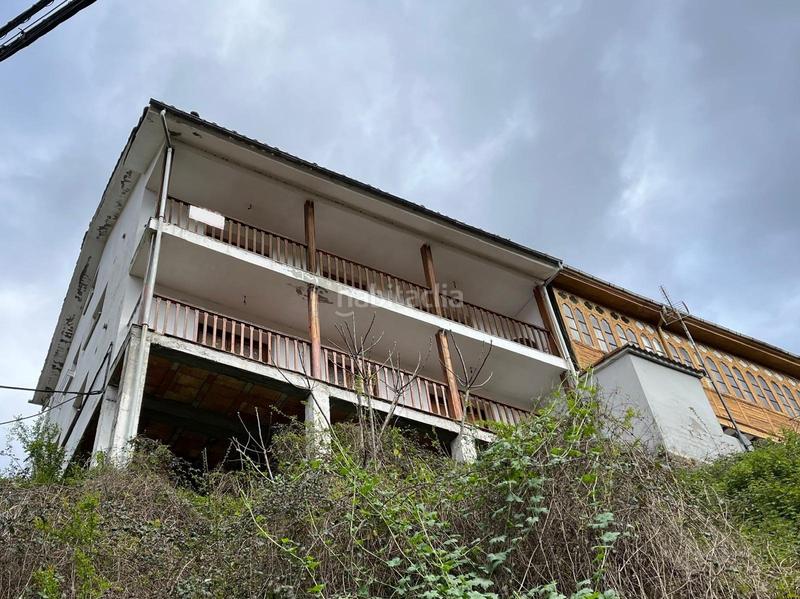 Foto fbfc2570-1465-480b-9206-bd09fbf8be98. Edificio oportunidad única de inversión en el corazón de asturias! en Aller