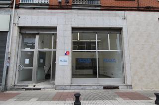 Location Local commercial à Cerdeño - El Palais - Mercadín. Local com. en alquiler en tenderina, 5 despachos.