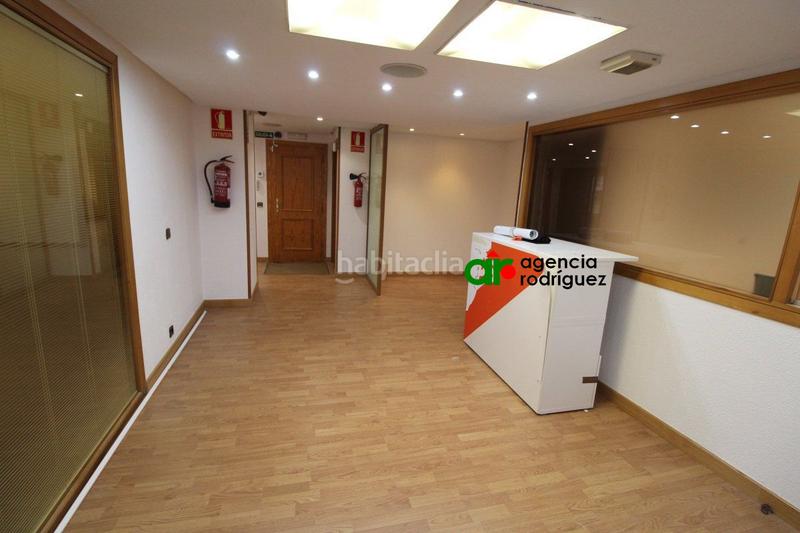 Foto dd5f96d7-3085-43a3-9fd3-ca4f1a6649ca. Alquiler oficina  en alquiler en centro, 5 dormitorios. en Oviedo