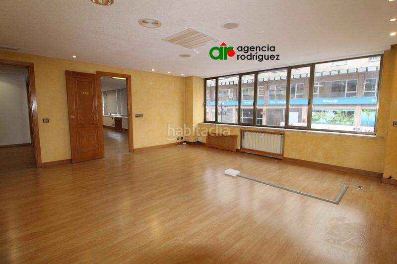 Foto 5bb26278-798e-48fa-a34c-2392a6d1c801. Rent office space with heating in Salesas - Foncalada - Campoamor Oviedo