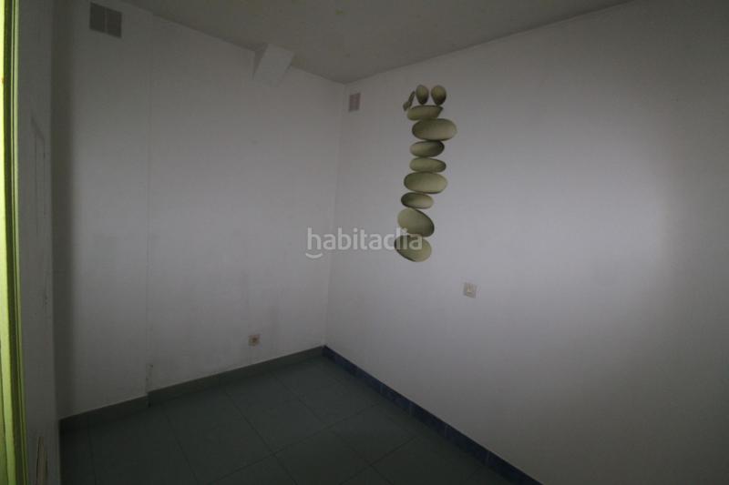 Foto 22d28e72-1b67-4988-ac21-2385135f3efe. Location local commercial dans Milán - Pumarín Oviedo