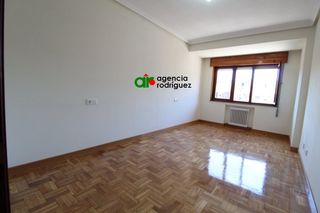 Alquiler Piso  Jeronimo ibran. Piso en alquiler en centro, 3 dormitorios.