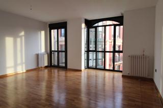 Lloguer Pis  Magdalena. Piso en alquiler en centro, 4 dormitorios.