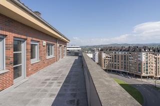 Appartement à Huca - La Cadellada. Piso en venta en huca, 5 dormitorios.