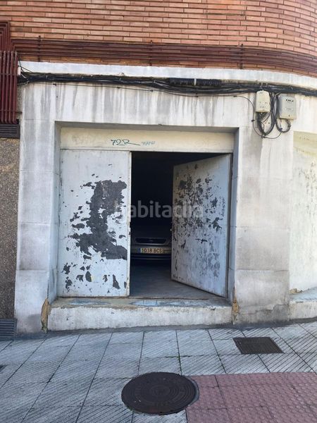 Foto c07d3590-6087-41e7-96b1-04b3c1bf388f. Local comercial a Vallobín Oviedo