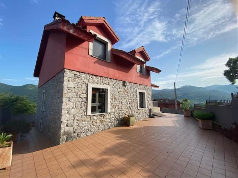 Foto b179fc9c-a163-484c-8edc-d3a4c8377289. Casa unifamiliar en venta en las caldas, 5 dormitorios. en Oviedo