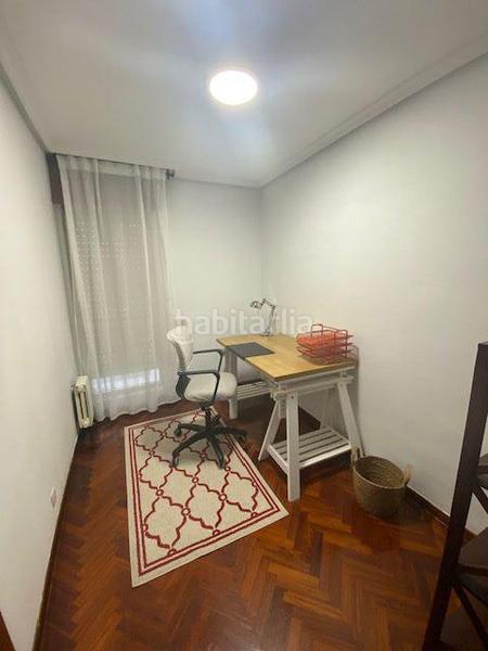 Foto 249bc2ec-2daf-4105-b6ef-1f9f8db84f0c. Alquiler piso  en alquiler en centro, 4 dormitorios. en Oviedo